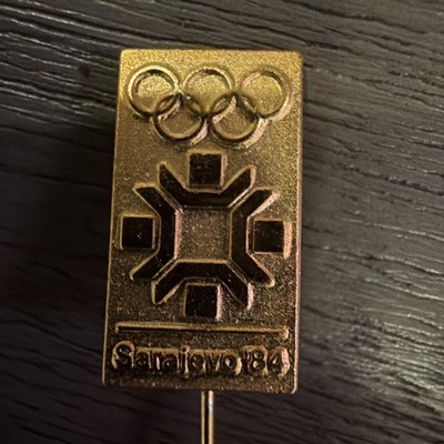 OLYMPIC SARAJEVO 1984 - 11/2'' Gold Logo Stick Pin