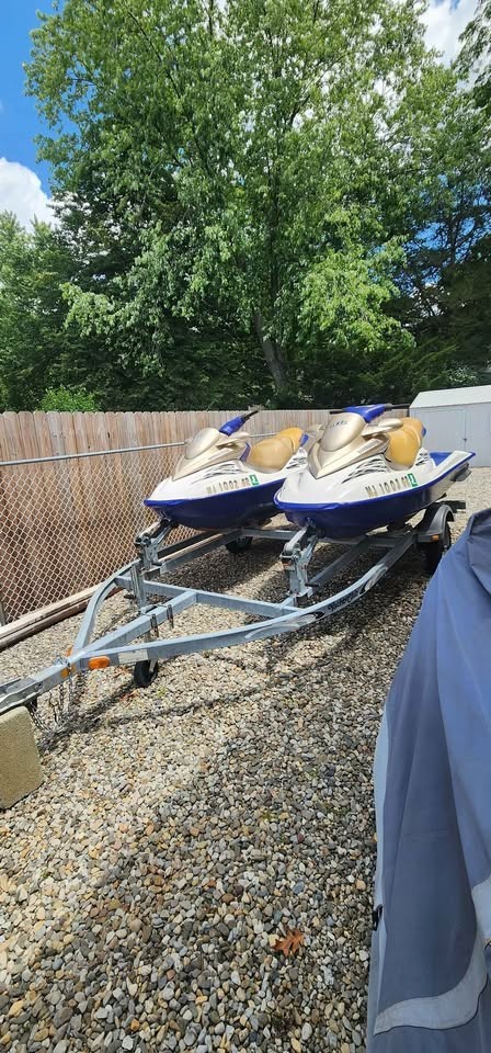 Pair 2002 seadoo gti le With Trailer