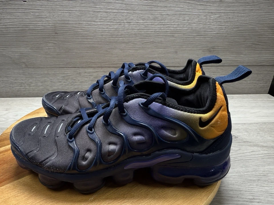 Nike Air Vapormax Plus Shoes Womens Size 7 AO4550-500 Running Athletic - Image 3 of 4