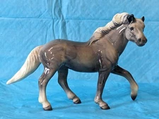 Hagen Renaker Horse , Charcoal Mustang Stallion Sentinel