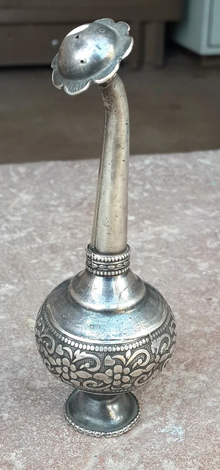 Botella rociadora de agua rosa plateada vintage tallada a mano coleccionable decorativa Foto 2 de 4