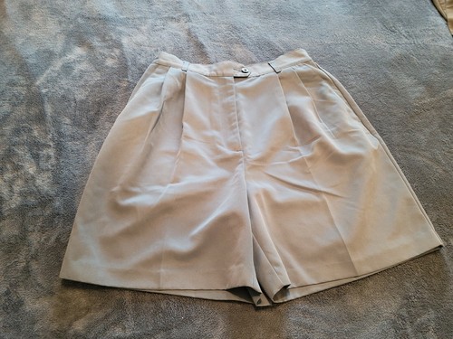Lot of 3 Vtg 90s High Waisted Pleat Front Shorts, Izod Size 6 - Picture 3 of 6