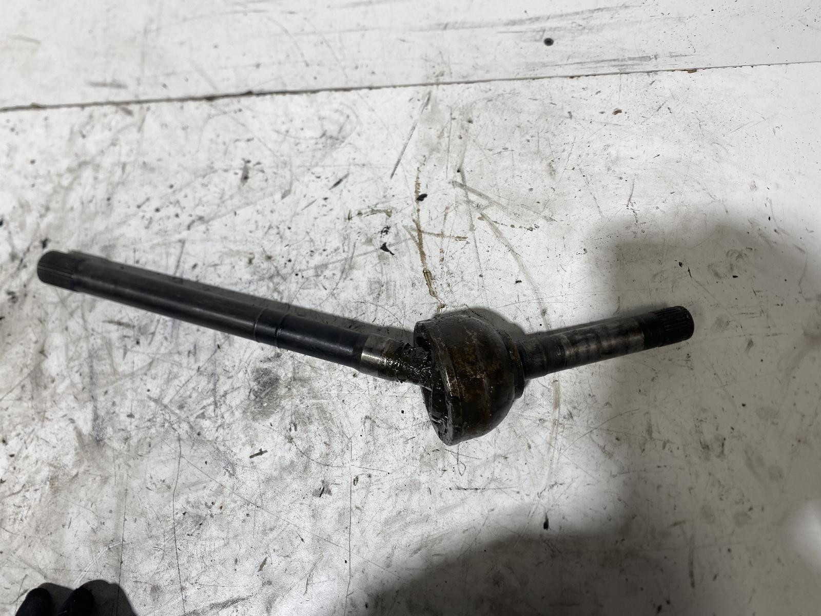 Toyota Landcruiser Right Front Driveshaft VDJ79 11/1999-10/2007 - thumbnail 2