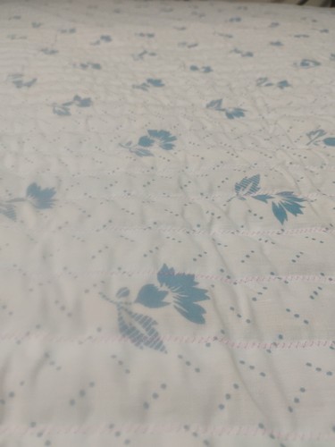 Vintage King Size Quilt Hand Made By Carrie Provolt - Picture 10 of 11