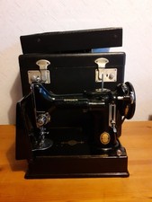 Singer Featherweight 221K N&auml;hmaschine mit Koffer ungetestet nur Requisite