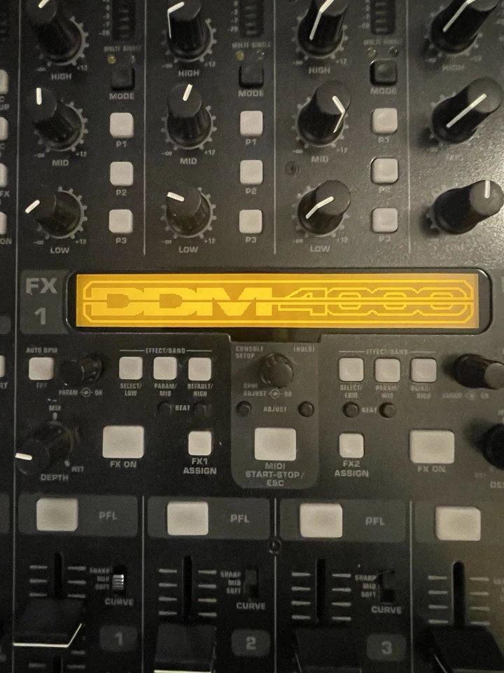 BEHRINGER DDM4000 4 CHANNEL MIXER Digital Pro Mixer DDM4000 - Image 4 of 4