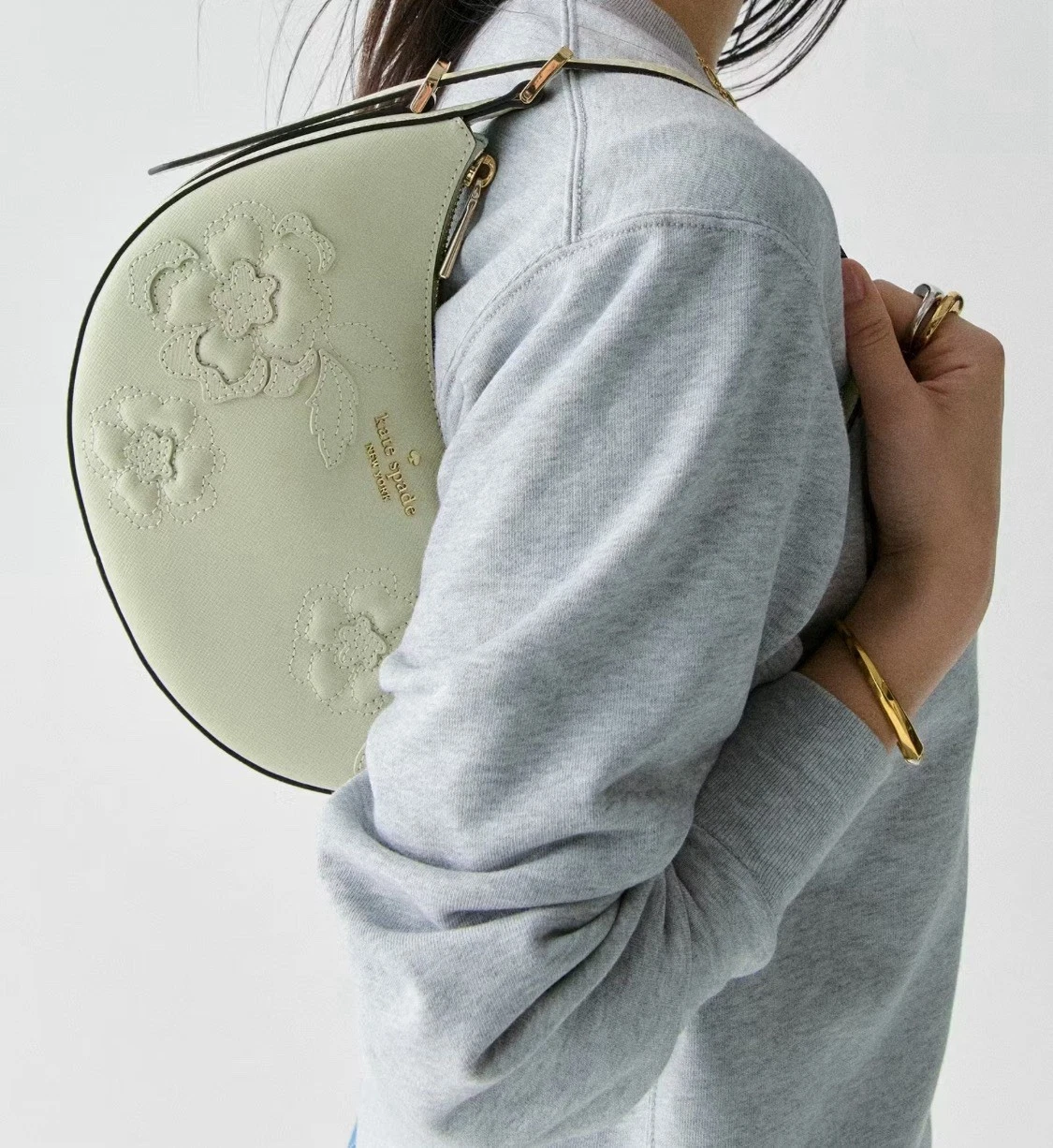 ?Borsa a tracolla nuova con etichette Kate Spade Madison applicazioni floreali mezzaluna prezzo di listino $359