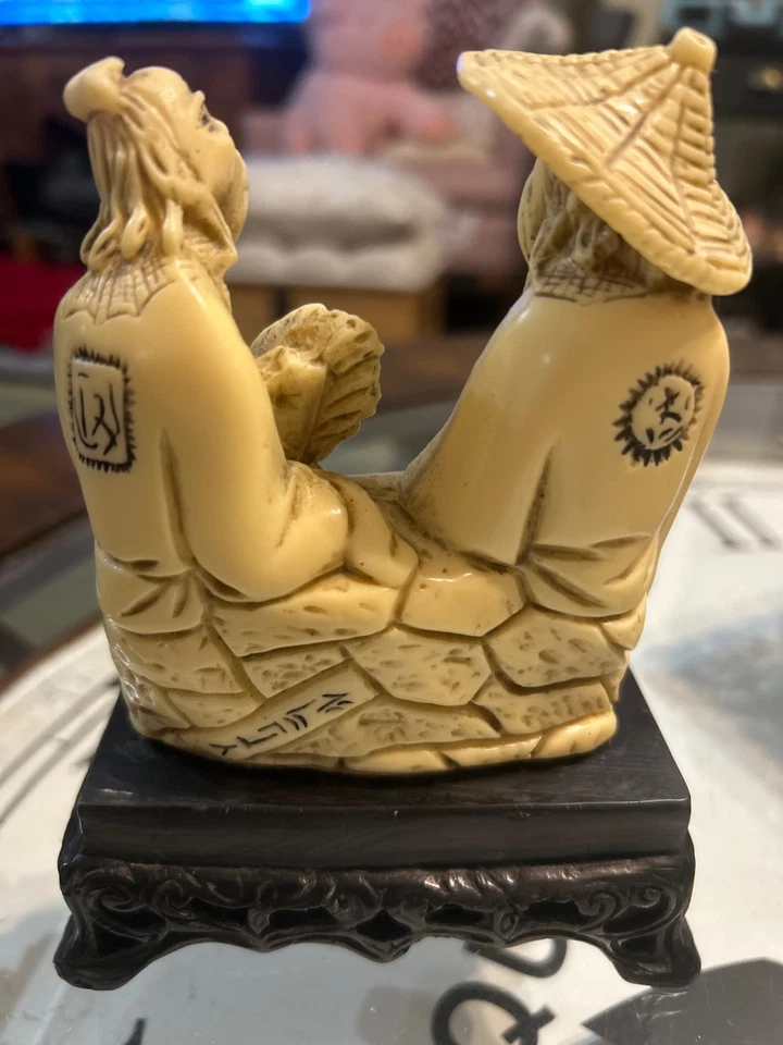 Estatuilla vintage china asiática Scholor's en jardín sobre base tallada negra Foto 2 de 3