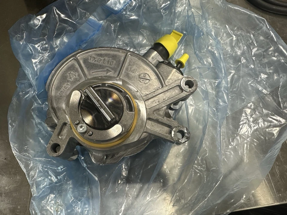 BMW ORIGINAL N63/ S63 New Vacuum Pump #11668605976 OEM - Image 3 of 4