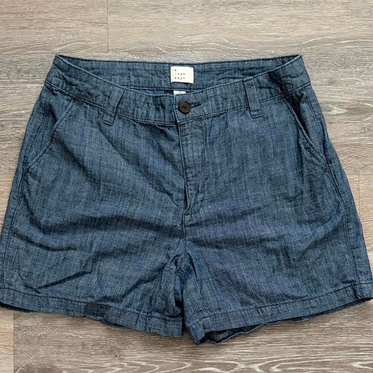 A New Day Blue Chambray Cotton Shorts Womens Size 4 Mid Rise Casual Summer