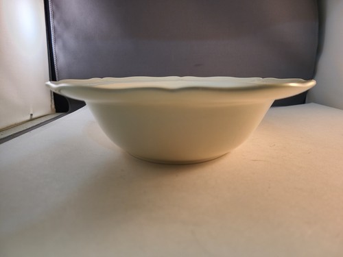 Wedgwood Queen's Plain 9 3/4" Oval Vegetable Serving Bowl - Picture 3 of 5