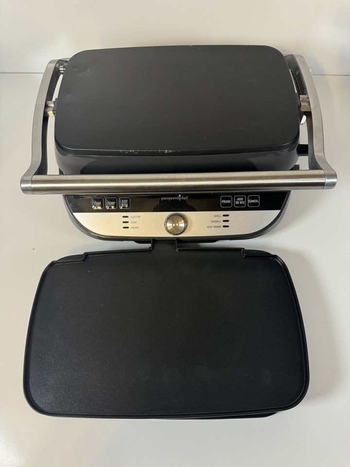 Pampered Chef Deluxe Electric Grill/Griddle Model 100348 4 Plates No