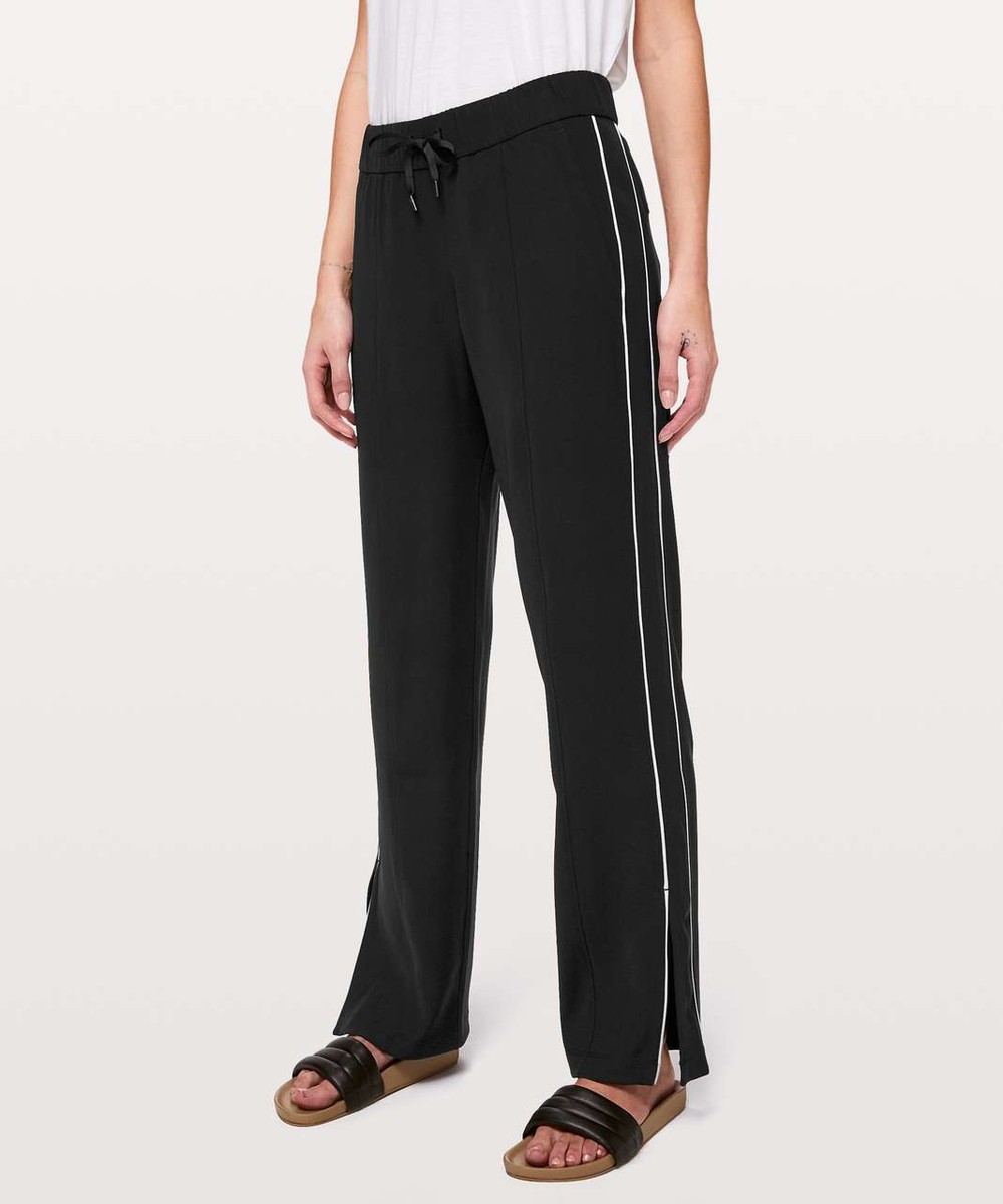 Lululemon ブラック サイズ4 LKNEW LULULEMON RUN TIMES SHORTS 4-WAY STRETCH SWIFT ULTRA