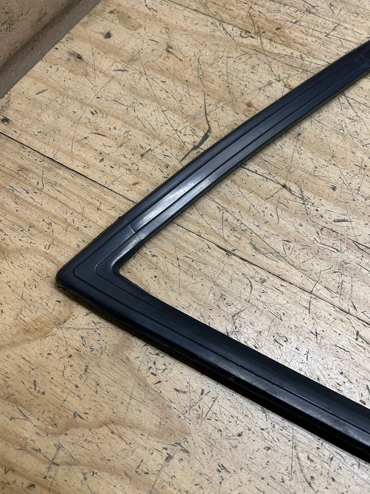 86-92 Jeep Comanche OEM Rear Window Rubber Gasket Seal Trim Solid or Slider  - Image 2 of 4