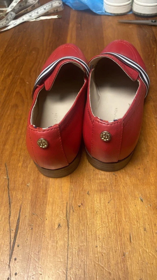 Tommy Hilfiger Mujer Mocasines Rojos Con Insignia Bandera Talla 6 1/2 Med. Foto 3 de 4