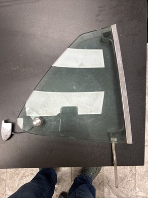 1969-1970 Ford MUSTANG Mach 1 Fastback Right Side Quarter Window Glass Assy