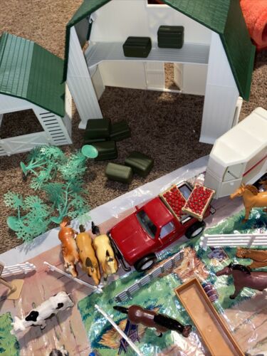 Vintage New Ray Farm Toy Lot Equipment Tractor Horse Trailer Truck Fence Barn ++ - Picture 18 of 24