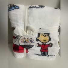 NWT Berkshire Peanuts Snoopy Charlie Brown VelvetSoft Blanket White 90X90 F/Q