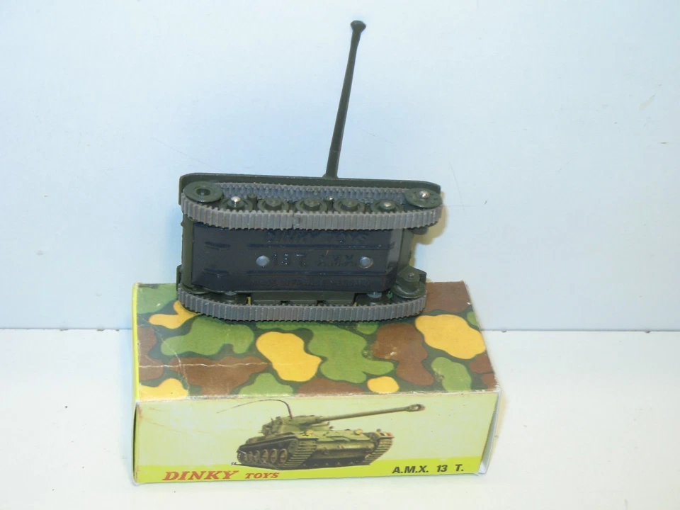 DINKY TOYS, char AMX 13 militaire derniére version, chenilles en NYLON ref 801 M - Photo 2/4