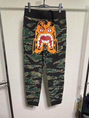 アベイシングエイプA BATHING APE TIGER CAMO サイズM s-l400.jpg