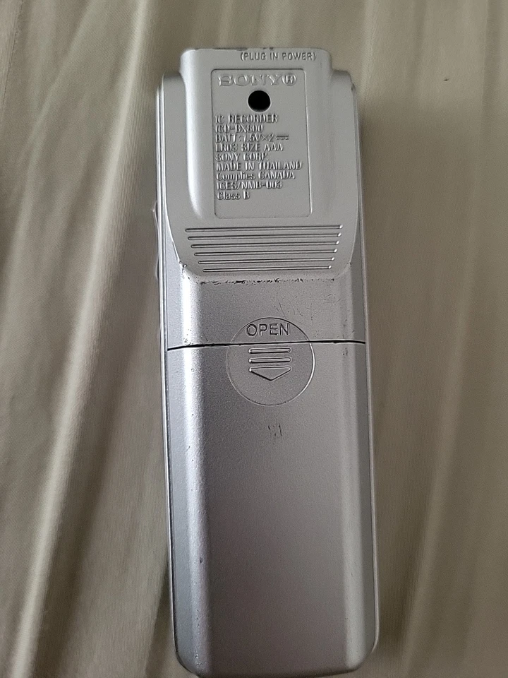 Sony ICD-BX800 (2048 MB, 89 Hours) Handheld Digital Voice Recorder Tested - Image 2 of 2