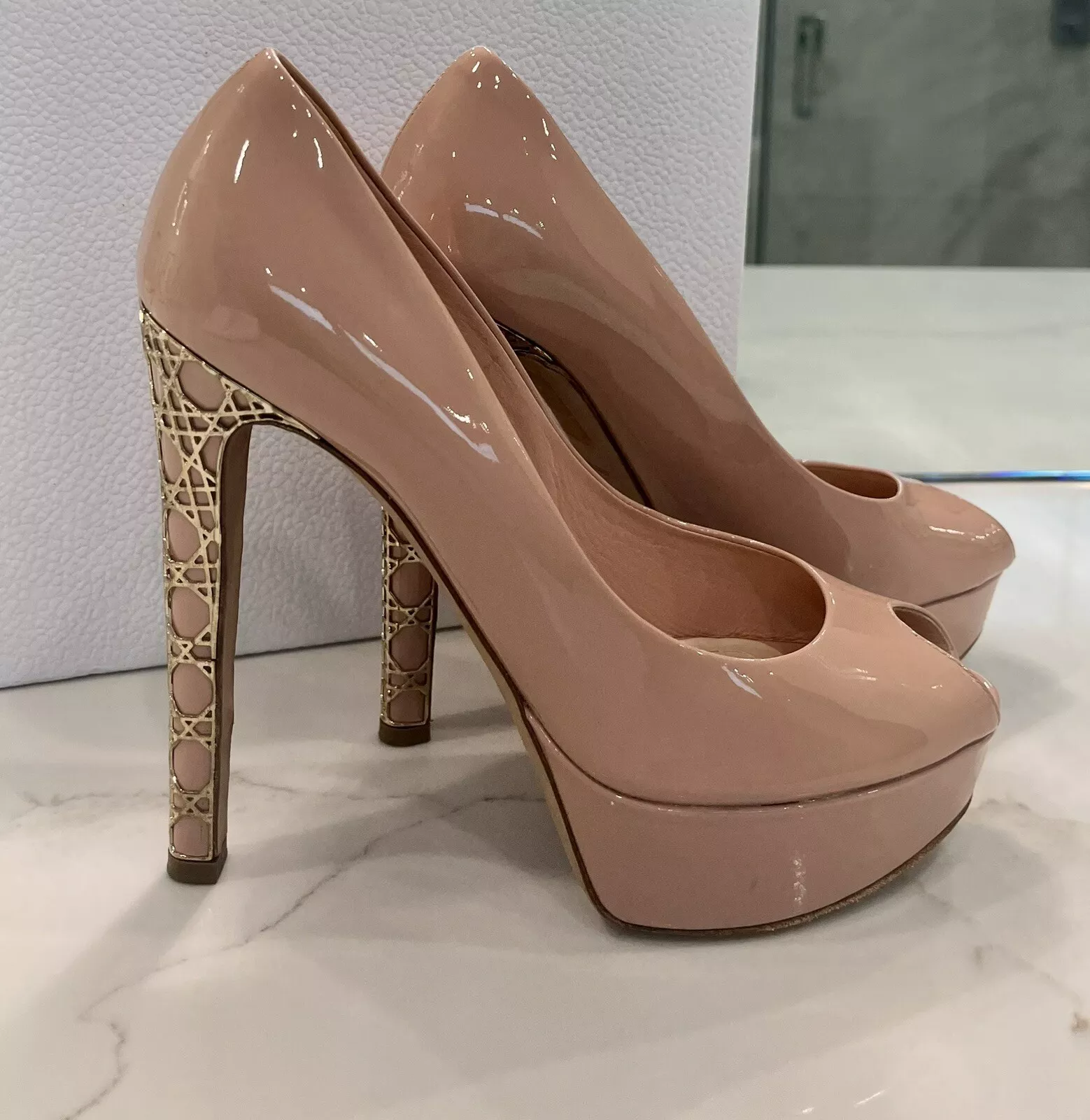 Escarpins plateforme bout ouvert Dior cuir verni talon cannage pointure 38