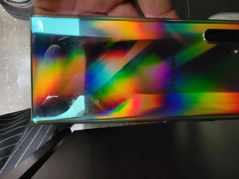 SAMSUNG GALAXY S10 ЗОЛОТОЙ, ТЕЛЕФОН ТРЕСНУЛ В ЛЕВОМ НИЖНЕМ УГЛУ, - Изображение 4 из 4