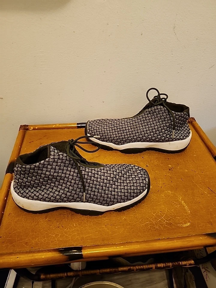 ZAPATOS NIKE AIR JORDAN FUTURE BG 656504-305 TALLA 6.5Y JÓVENES LONA OLIVA NIÑOS GRANDES Foto 2 de 4