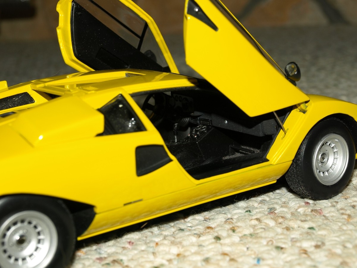 Kyosho Lamborghini Countach LP400 ミニカー Kyosho 1:18 scale Lamborghini Countach LP400(White/with Roof