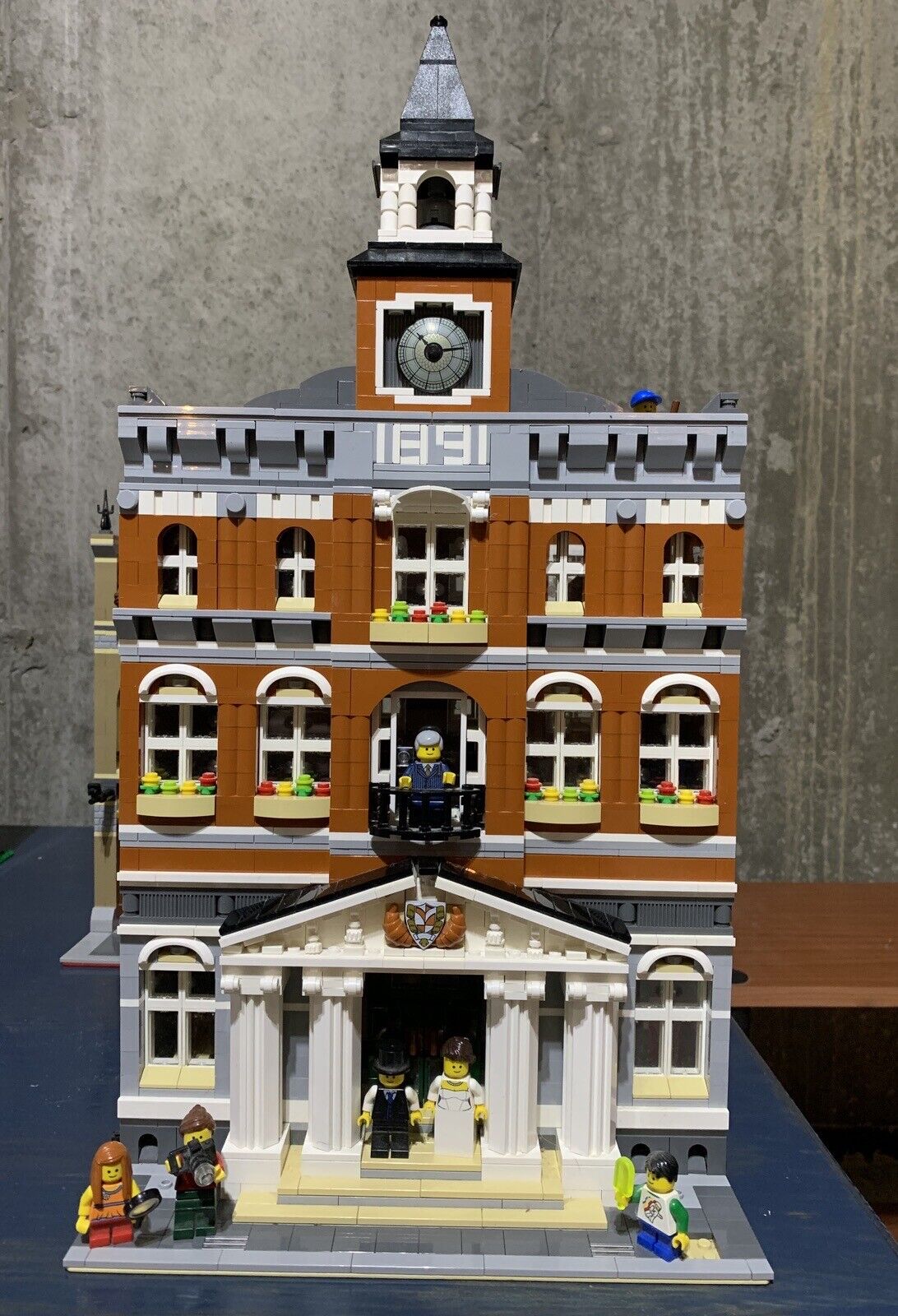 LEGO Creator Expert: Town Hall #10224- Used/99% Complete