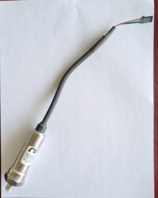 Omega Pressure Transducer, 0-800 TORRA, 0-5VDC  Model: MMA015V5T2A0T3A6CE