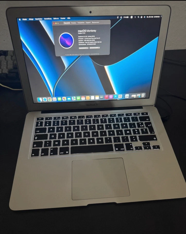 Apple MacBook Air 13,3 Zoll, Intel Core I5, 4GB RAM, 120GB SSD, Silber, 2015 - Bild 4 von 4