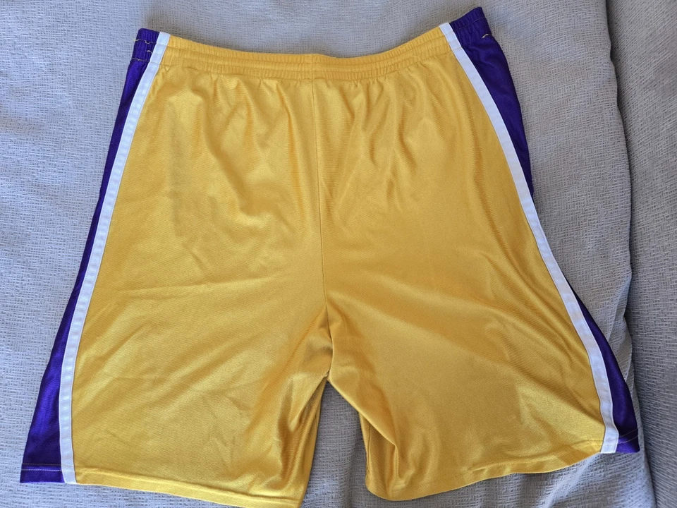 Pantalones Cortos de Baloncesto Nike Los Angeles Lakers Talla XXL Amarillo Púrpura Dorado Foto 2 de 4