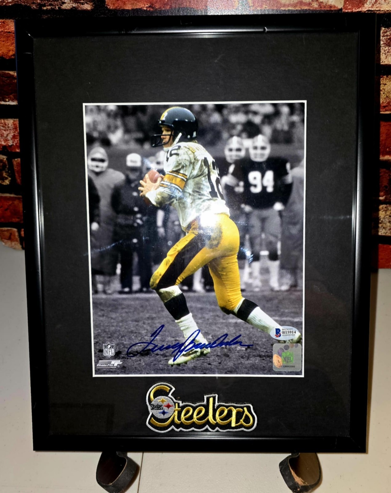 TERRY BRADSHAW Autographed Signed Pittsburgh Steelers 8x10 Spotlight Photo Framed w/ Patch Beckett COA 