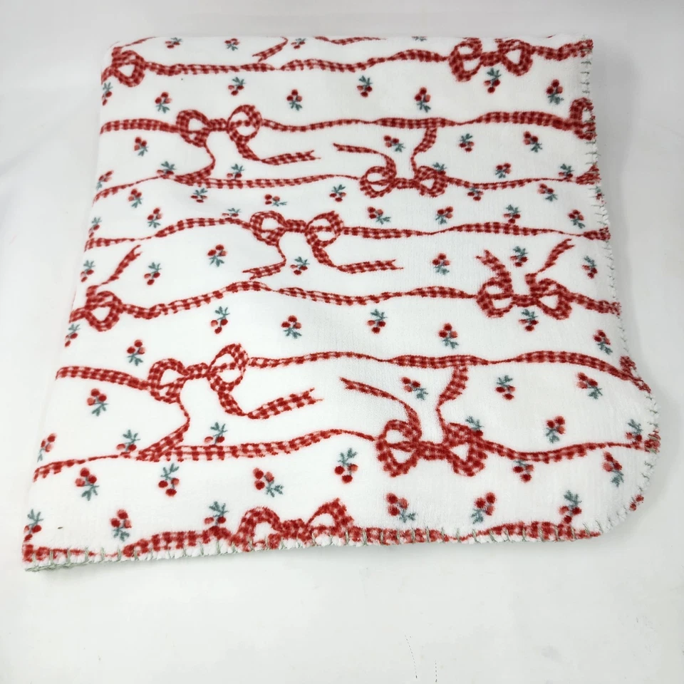 Детское праздничное мягкое рождественское одеяло Laura Ashley с бантами из ягод имбиря - Изображение 2 из 4