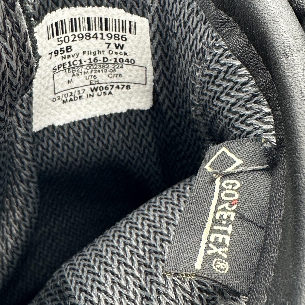Military US Navy Flight Deck Boots Black Steel Toe GoreTex 795-B 7.W Made USA Navy Flight Deck Boots Mens Size 7 Wide 795B Black Steel Toe  main image 3