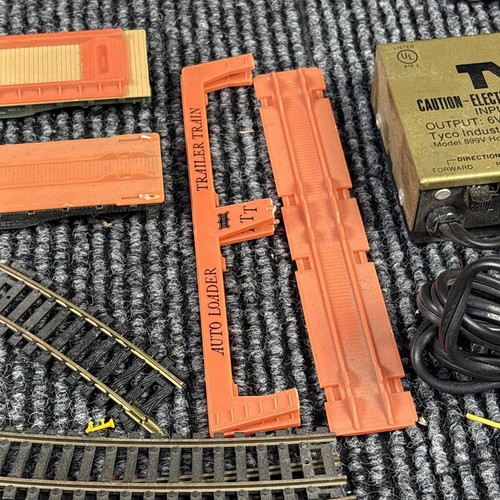 USED Tyco HO Scale F9A Diesel Locomotive Santa Fe #4015 Lot Tracks & Cars - Picture 15 of 17