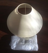 Abat-jour de lampe de grange en faïence beige forme cône neuf