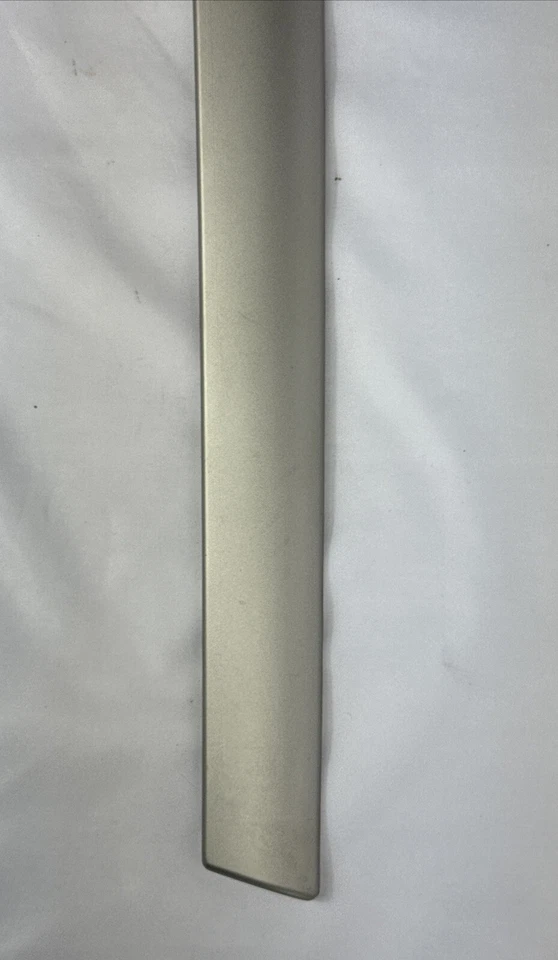 2001-2006 E56 BMW 325I 330i - Painel dianteiro direito PORTA ACABAMENTO / moldura de alumínio - Imagem 4 de 4