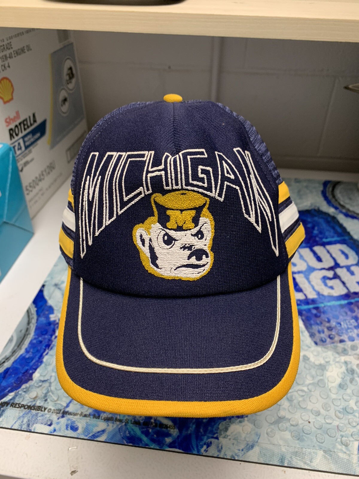VINTAGE 3 STRIPE TRUCKER MICHIGAN WOLVERINES NCAA SNAPBACK HAT