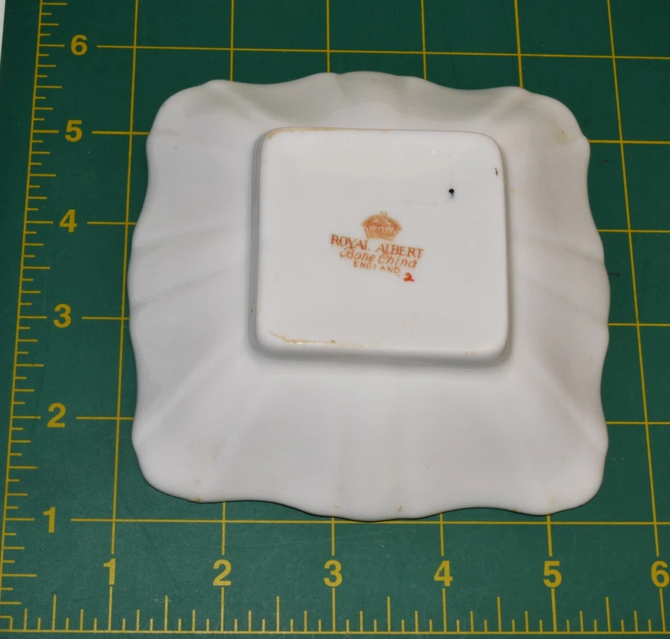 Vintage 1979 Royal Albert Porcelaine Fine Angleterre Heirloom Carré 11.4cm Forme - Photo 2/3