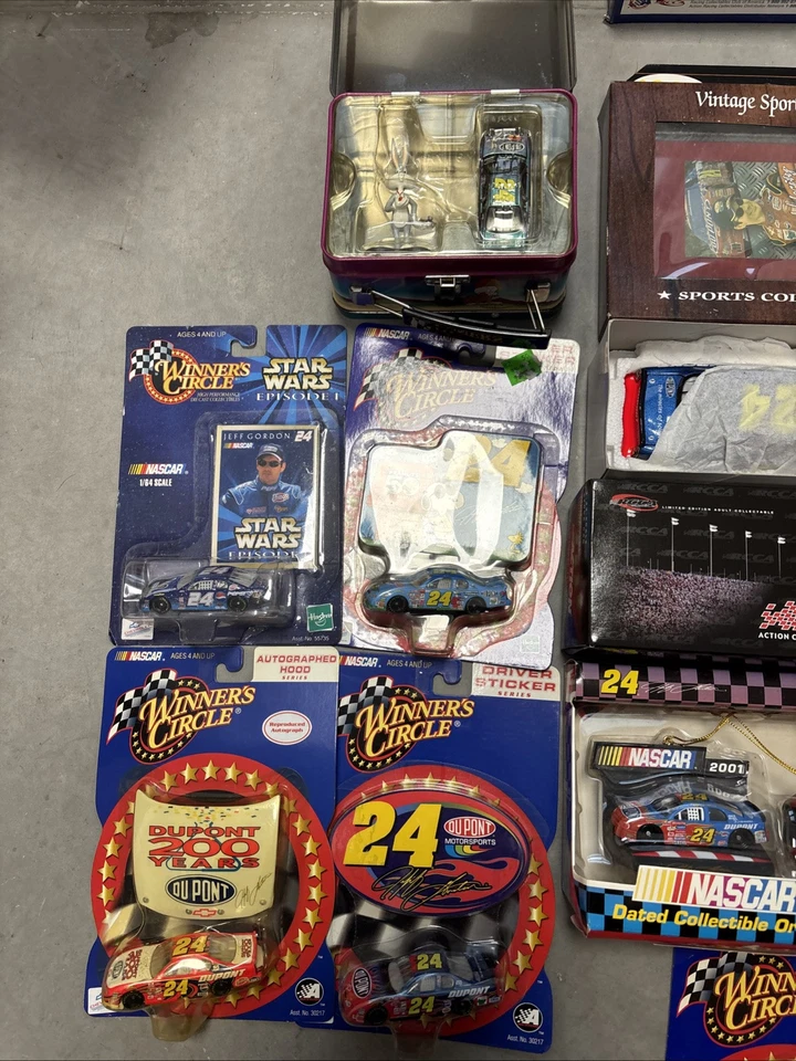 Lote de 14 piezas placas de autos diecast Jeff Gordon Looney Tunes lonchera Chevy Dupont Foto 2 de 4