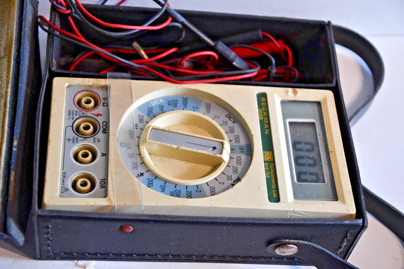 VINTAGE DIGITAL MULTIMETER BY BECKMAN 3020B  WORKING
