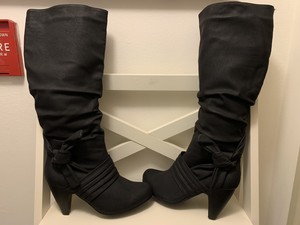Wet Seal nuevo Botas Negras Tacón Alto Con Detalle De Moño Cremallera  Pantorrilla Ancho Talla 9 | eBay