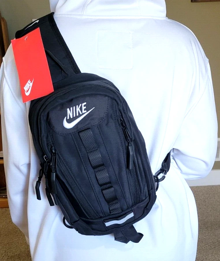 ✭✨❤️NWT Nike Sling Bag Carry On Crossbody Bag❤️✨✭ - Image 2 of 3