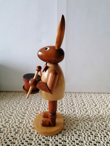Osterhase "Trommler" 21cm groß Holzfigur Deko Ostern, Erzgebirge, DDR - Picture 6 of 6