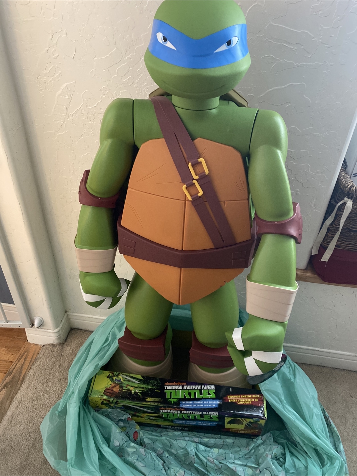 Colossal Leonardo 4 FT Teenage Mutant 