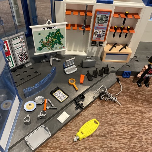 Playmobil 4264 Huge Police Station Headquarters + 2 Extra jails 7393 And 7393 - Picture 13 of 24