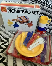 Vintage 1986 Metro 21 Piece Picnic Set Nylon Insulated Bag Retro Plasticware