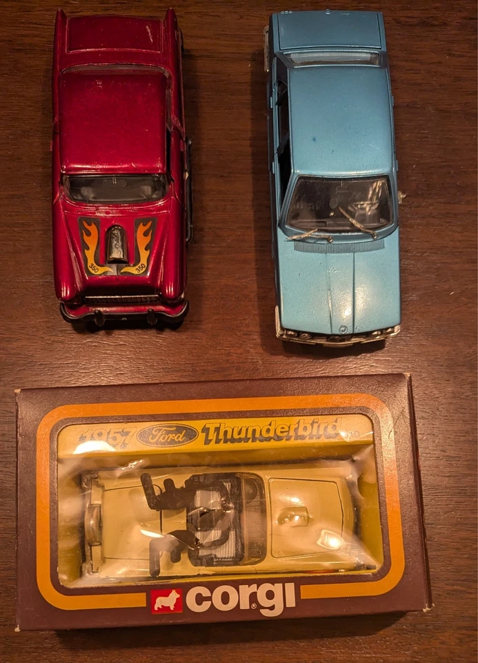 Ford Thunderbird 1957 Corgi en caja + 2 autos diecast vintage Hot Rod y sedán Foto 2 de 2